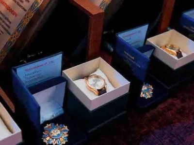 «Қазақстанның құрметті азаматы» атағы 1млн 750 мың теңге тұрады.