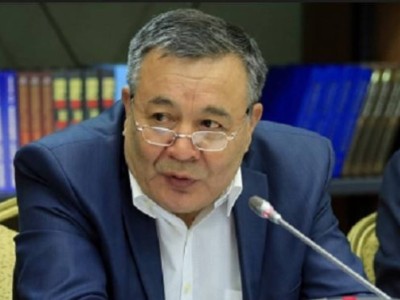 Қазақ тілінің жолын байлап отырған — өзіміздің орыстанып кеткен қазақтар.