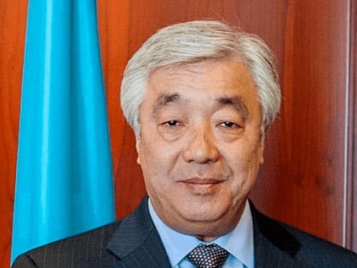 Тоқаев Ерлан Ыдырысовты жұмысынан шығарып жіберді.