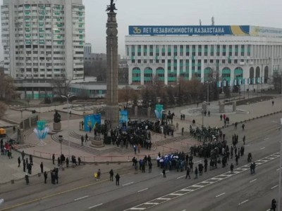 Алматыда белсенділер Жаңаөзен шындығының ашылуын талап етті.