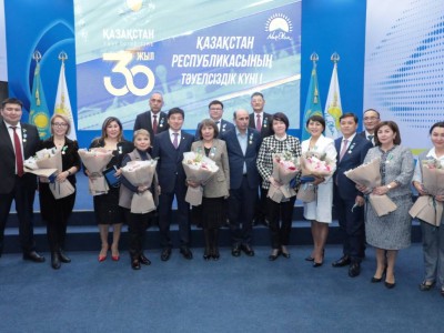 Nur Otan ардагерлері мен белсенділері мемлекеттік және партиялық наградалармен марапатталды.
