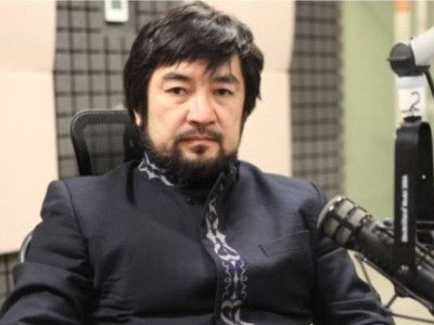 Бекболат Тілеухан өзін масқараламайтын әйелдерімен мақтанды.
