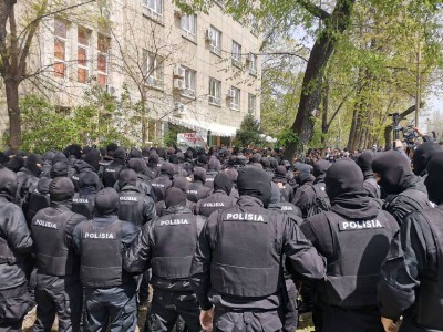 Митингіге шыққандар Тәуелсіздік алаңына бет алды.