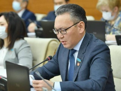 Депутат: Мүгедектердің зейнет жасын төмендету керек.