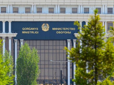 Парашюті ашылмай қалған әскери қызметшінің жағдайы ауыр.