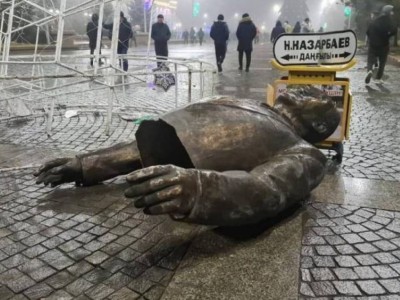 Талдықорған билігі құлаған Назарбаев ескерткішімен қоса оның атындағы көшеден де бас тартуға әзір.