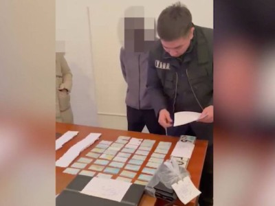 Жалған құжат дайындаумен айналысқан ХҚО қызметкерлері ұсталды.