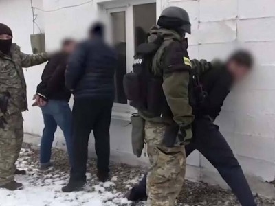 Кәсіпкерлерді бопсалап ақша алатын қылмыстық топ ұсталды.