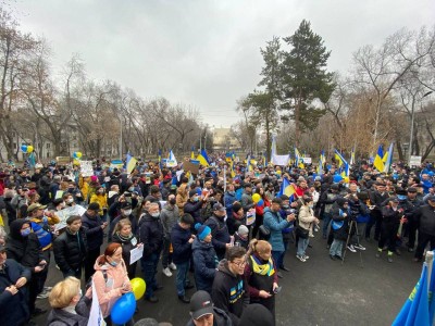 Алматыда Украинаны қолдау митингісі өтіп жатыр.