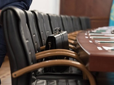 Елімізде шенеуніктің жалақысы мен шығынын есептеу басталады.