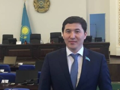 Павлодарда 15 тәулікке қамалуға тиіс экс-депутат жазасын өтемей жүр.