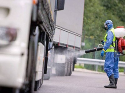 Шекарада жүк көліктерін ақылы дезинфекциялағандардың басы дауға қалды.