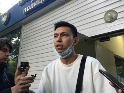 «Шығармашылыққа шектеу»: Еңсебектің ұсталуы қоғамның наразылығын тудырды.