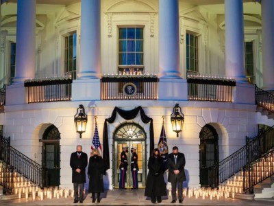 АҚШ COVID-19 құрбандарын бес күн аза тұтады.