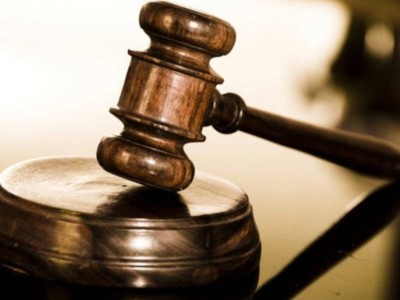 Қызылордалық судья бұрынғы күйеулерін әкелік құқығынан заңсыз айырды деген күдікке ілінді.