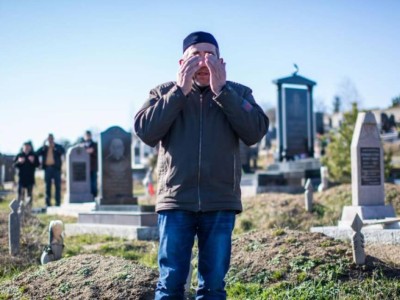Жерлеу үшін бағаны көтерген көр қазушылар ұсталды.