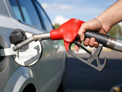 Алдағы жылдан бастап жанармайдың литріне салық 2 есеге өседі.
