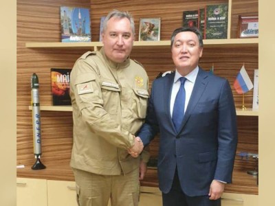 Асқар Мәмин «Роскосмос» директорымен «Назарбаев старты» ғарыш зымыраны жобасын талқылады.