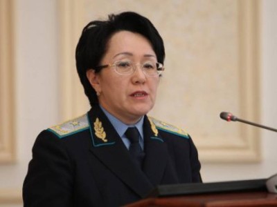 Митингіге балаларымен келетін ата-аналарды жауапкершілікке тарту керек — сенатор.