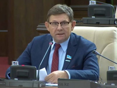 Депутат Пономарёв орыстілділерді қазақ тілін белсенді үйренуге шақырды