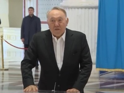 2015-тің девальвациясы. Назарбаевқа жақын топтар алдын-ала доллар сатып алған...