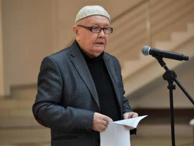 Үйінен айрылып қала жаздаған елге танымал профессор сүйінші жаңалығын айтты