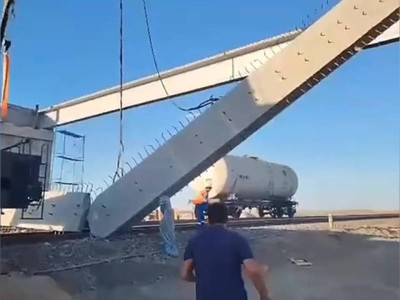 Қарағанды облысында жол өткелін салып жатқан жұмысшылар зардап шекті