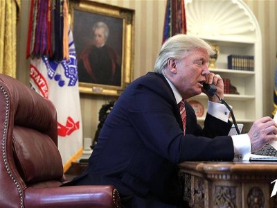 Трамп Аляскадағы саммиттен кейін Зеленскиймен телефон арқылы сөйлесті