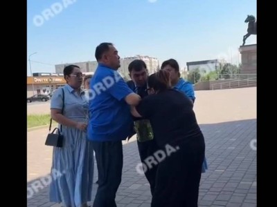 Көпбалалы ана Қаскелең әкімдігі алдында өзін және балаларын өртемек болды