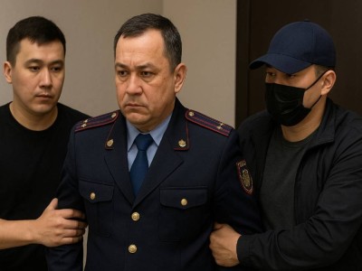Шымкентте жоғары лауазымды полицей пара алды деген күдікпен ұсталды