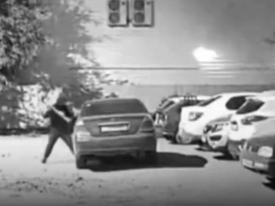 "Жүргізуші ауыр халде": Ақтөбеде көлікте отырған ер адамға шабуыл жасалды