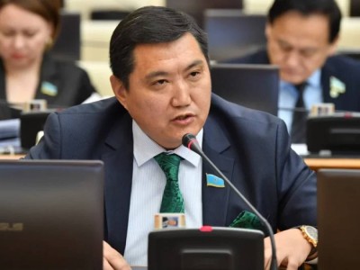 Депутаттар Aitu мессенджерін қолдануға міндетті емес – Бақытжан Базарбек