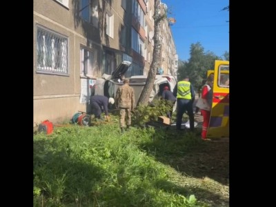 Өскеменде әйел көлігін басқара алмай, тұрғын үйге соғылды