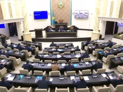 Сенат төрағасы анасын құттықтаған Назаровтың әрекетіне қатысты пікір білдірді