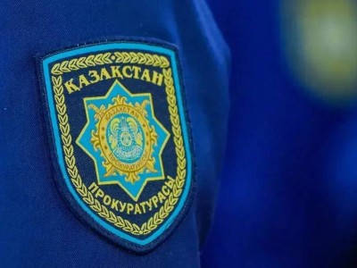 Өскемен прокуроры қарамағындағыларды соққыға жықты деген күдікке ілінді