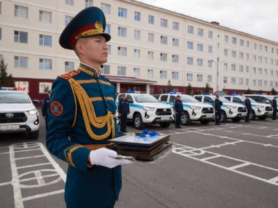 Ұлттық ұланда жаңа техника: Сарбаздар көлікпен күзгі вальс орындады