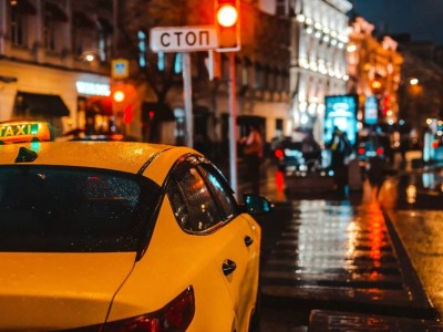 Алматыда такси жүргізушісі 18 жастағы қызды ұрлап, зорлады деген күдікке ілінді