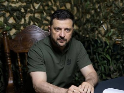 Зеленский Кремльдегі шенеуніктерге бомбадан қорғану орындарын іздеуге кеңес берді