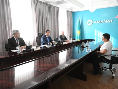 Алматы әкімі Дархан Сатыбалды «AMANAT» партиясында азаматтарды жеке қабылдады