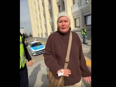 Алматы әкімдігінде көп балалы ана өзін өртемек болды