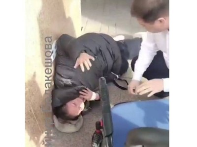 Астана сотында мүгедек әйел көтергіштен құлап кетті
