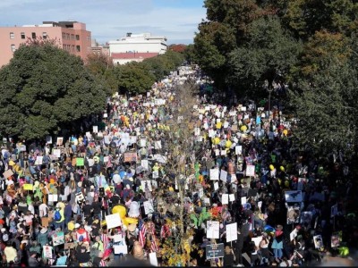 АҚШ пен Еуропада «Патшаларға жол жоқ» ұранымен митингілер өтіп жатыр