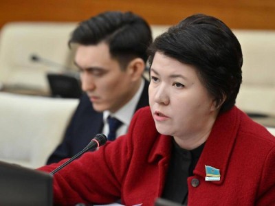 Енді мектепте гинеколог болады: Еліміздің бас педагогы шұғыл хабарды айтты (ВИДЕО)