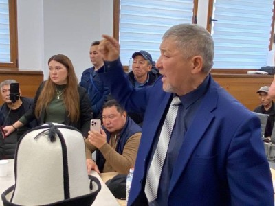 «Бізге қазақ мектебі керек» — алматылықтар әкімдікке барды