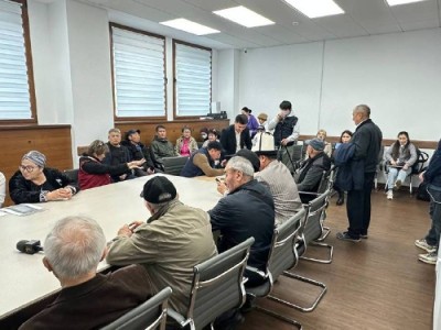 "Балаңды орысша оқытпа, мәңгүрт болып қалады" – Алматыдағы мектеп дауы