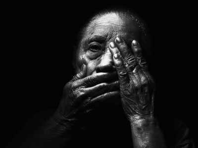 Үйге баса көктеп кіріп, бетіне сірке суын шашқан. Атырау облысында әйелге шабуыл жасалды