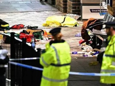 Англияда пойызда адамдарға шабуыл жасалып, 10 адам жарақат алды