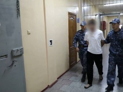 Зейнеткер үйін сатып, ақшасын курьерге тапсырған. Киберполицейлер алаяқты ұстады