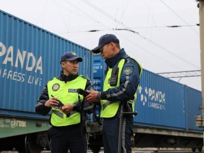 Астанада үш бала жүк пойызымен ондаған шақырымға кетіп қалған