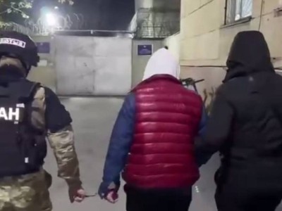 Алматыда шенеуніктен ақша бопсалады деген күдікпен блогер-журналист ұсталды